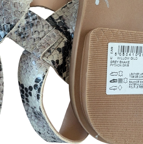 Clarks Women's Snake Print Sandals sz 7 - Picture 7 of 8